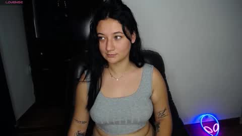 carolinee_fooox online show from 11-18-25, 04:11