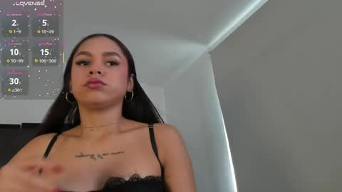 Snapshot of carolinefyre chatting on 05-18-26, 02:12 Caroline online show from 05-18-26, 02:12