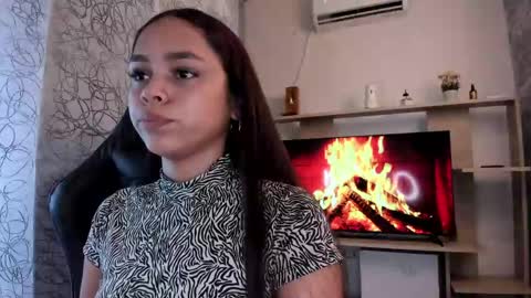 Snapshot of carolinefyre chatting on 06-07-26, 01:48 Caroline online show from 06-07-26, 01:48