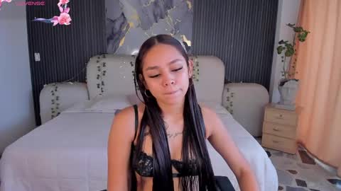 Snapshot of carolinefyre chatting on 06-08-26, 01:33 Caroline online show from 06-08-26, 01:33