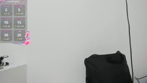 Snapshot of carolinefyre chatting on 06-10-26, 12:26 Caroline online show from 06-10-26, 12:26
