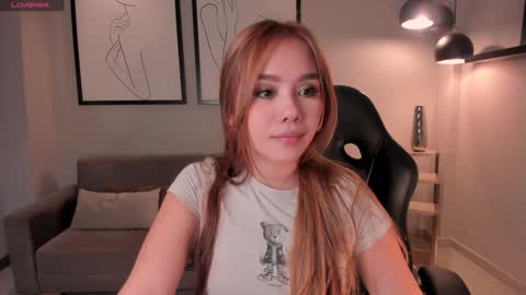 Snapshot of carolinegrace_ chatting on 01-18-25, 10:39 Caro online show from 01-18-25, 10:39