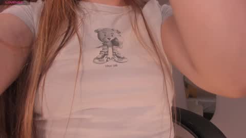 Snapshot of carolinegrace_ chatting on 02-07-25, 10:19 Caro online show from 02-07-25, 10:19