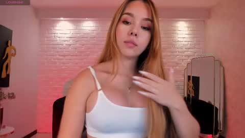 Snapshot of carolinegrace_ chatting on 10-23-25, 10:36 Caro online show from 10-23-25, 10:36