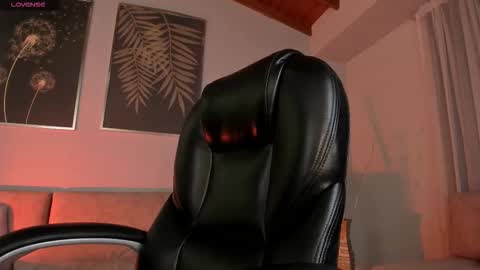 Snapshot of carolinegrace_ chatting on 11-06-25, 10:49 Caro online show from 11-06-25, 10:49