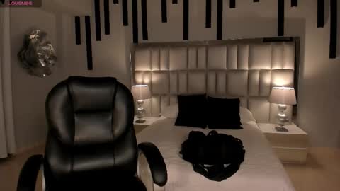 Snapshot of carolinegrace_ chatting on 11-21-25, 10:25 Caro online show from 11-21-25, 10:25