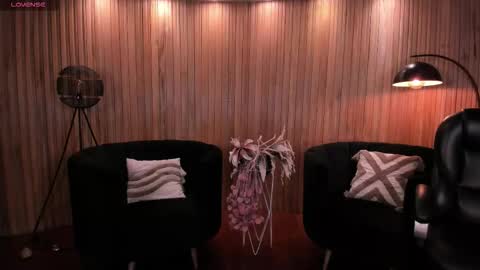 Snapshot of carolinegrace_ chatting on 11-26-25, 10:49 Caro online show from 11-26-25, 10:49