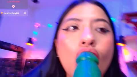 Snapshot of carolinescoth_dl chatting on 02-08-25, 08:42 Caroline Scoth online show from 02-08-25, 08:42