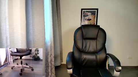 Snapshot of carolu_ chatting on 09-25-25, 01:37 Caro online show from 09-25-25, 01:37