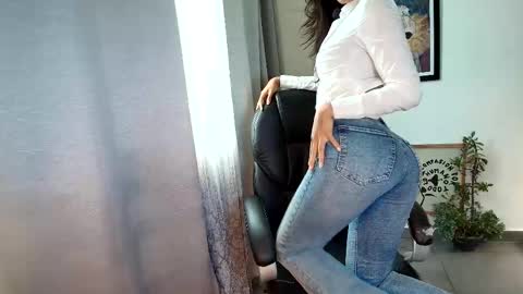 Snapshot of carolu_ chatting on 10-17-25, 07:49 Caro online show from 10-17-25, 07:49