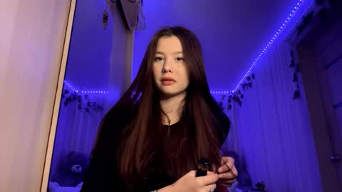 Snapshot of carolynexford chatting on 11-28-25, 02:09 Emma online show from 11-28-25, 02:09