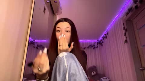 Snapshot of carolynexford chatting on 12-18-25, 06:19 Emma online show from 12-18-25, 06:19
