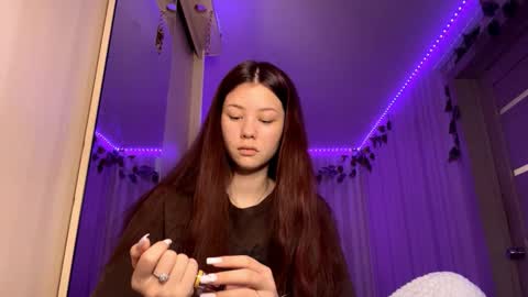 Snapshot of carolynexford chatting on 12-20-25, 06:09 Emma online show from 12-20-25, 06:09