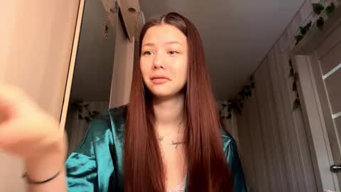 Snapshot of carolynexford chatting on 01-07-26, 06:05 Emma online show from 01-07-26, 06:05