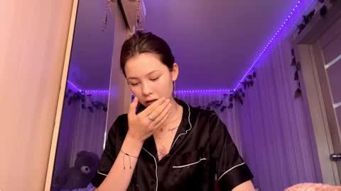 Snapshot of carolynexford chatting on 01-09-26, 06:05 Emma online show from 01-09-26, 06:05