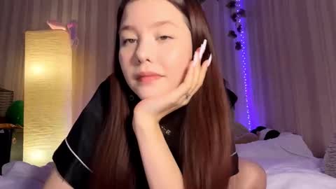 Snapshot of carolynexford chatting on 02-10-26, 12:09 Emma online show from 02-10-26, 12:09