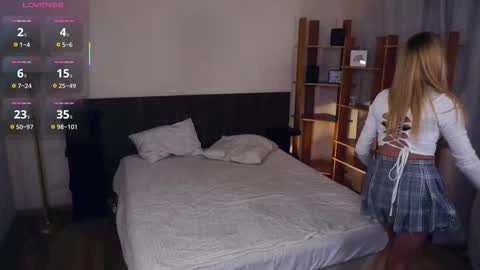 Snapshot of carolynnfernandez chatting on 10-26-25, 08:04 Hello everyone Im Monica Its my first day Were going to have fun together online show from 10-26-25, 08:04