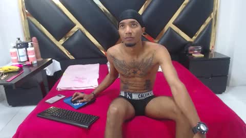 Snapshot of caroyandy3 chatting on 11-29-25, 12:08 caro y andy online show from 11-29-25, 12:08