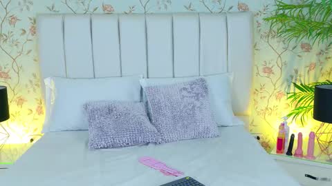 Snapshot of carrie_gb chatting on 01-17-26, 12:32 carrie online show from 01-17-26, 12:32