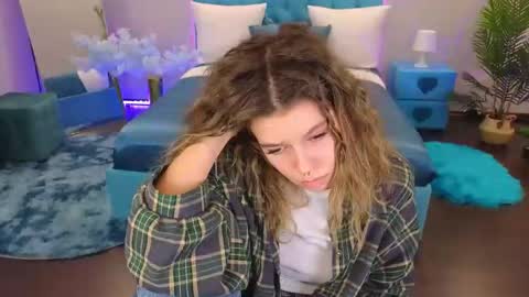 Snapshot of carriebecker chatting on 10-05-25, 06:06 carriebecker online show from 10-05-25, 06:06