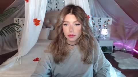 Snapshot of carriebecker chatting on 10-28-25, 05:15 carriebecker online show from 10-28-25, 05:15