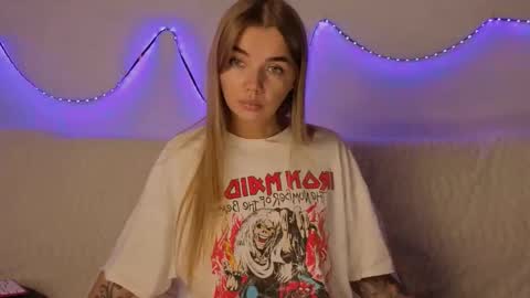 Snapshot of carriebradshawww chatting on 09-26-25, 03:05 carriebradshawww online show from 09-26-25, 03:05