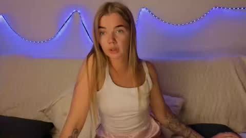 Snapshot of carriebradshawww chatting on 10-01-25, 04:35 carriebradshawww online show from 10-01-25, 04:35