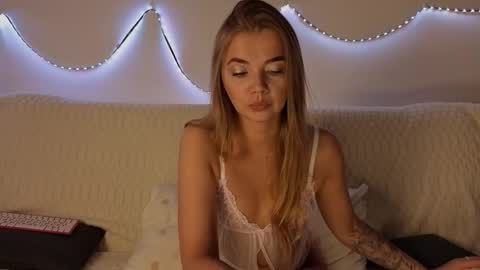 Snapshot of carriebradshawww chatting on 10-04-25, 02:48 carriebradshawww online show from 10-04-25, 02:48