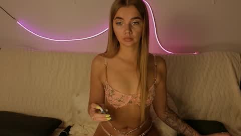 Snapshot of carriebradshawww chatting on 10-09-25, 02:26 carriebradshawww online show from 10-09-25, 02:26