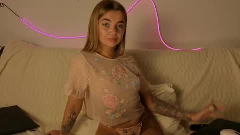 Snapshot of carriebradshawww chatting on 10-10-25, 02:38 carriebradshawww online show from 10-10-25, 02:38