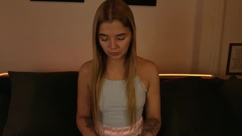 Snapshot of carriebradshawww chatting on 10-24-25, 05:09 carriebradshawww online show from 10-24-25, 05:09