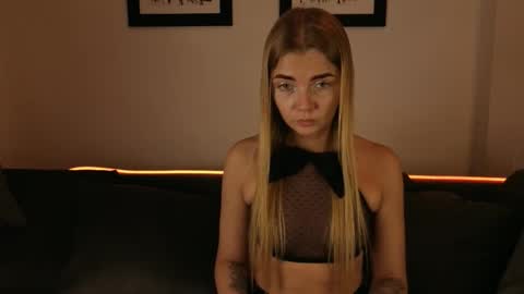 Snapshot of carriebradshawww chatting on 10-27-25, 03:38 carriebradshawww online show from 10-27-25, 03:38