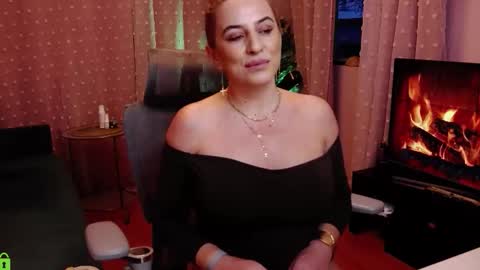 Snapshot of carrielovex chatting on 11-21-25, 05:17 Carrie online show from 11-21-25, 05:17