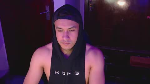 Snapshot of casas_oom chatting on 12-28-24, 07:22 online show from 12-28-24, 07:22