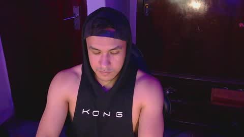 Snapshot of casas_oom chatting on 12-28-24, 10:25 online show from 12-28-24, 10:25