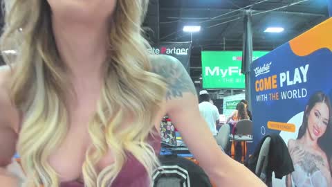 casey kisses online show from 10-26-25, 06:58