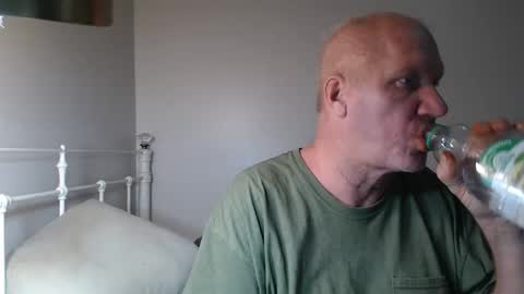 Snapshot of casinocam chatting on 05-05-26, 01:57 CasinoCam online show from 05-05-26, 01:57