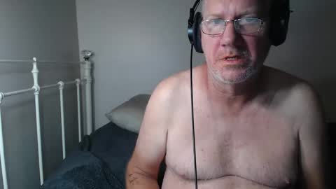 Snapshot of casinocam chatting on 05-10-26, 07:02 CasinoCam online show from 05-10-26, 07:02