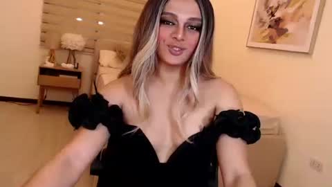 Snapshot of cassandra_delighty chatting on 10-14-25, 08:37 cassie online show from 10-14-25, 08:37