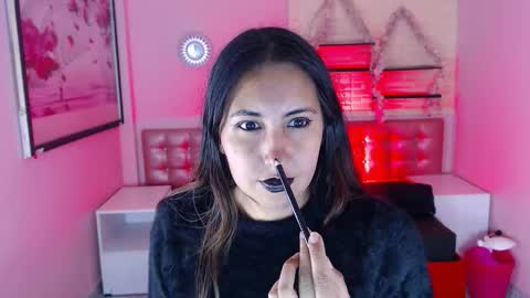 Snapshot of cassandra_ruizz chatting on 10-21-25, 09:15 573215024606 online show from 10-21-25, 09:15