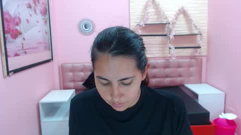 Snapshot of cassandra_ruizz chatting on 10-27-25, 08:46 573215024606 online show from 10-27-25, 08:46