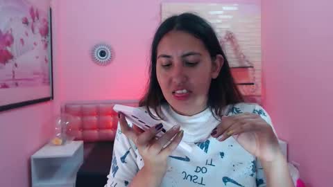 Snapshot of cassandra_ruizz chatting on 11-19-25, 11:05 573215024606 online show from 11-19-25, 11:05