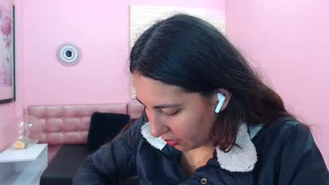 Snapshot of cassandra_ruizz chatting on 11-20-25, 10:20 573215024606 online show from 11-20-25, 10:20