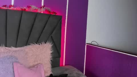 Snapshot of cassie_jones1 chatting on 02-14-25, 09:24 Cassie Jones online show from 02-14-25, 09:24