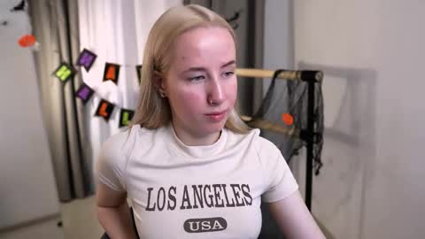 Cassie online show from 10-20-25, 08:53