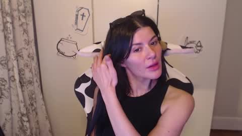 cassiealvarez online show from 10-05-25, 12:09