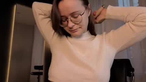 Snapshot of cassiecool chatting on 11-13-25, 12:37 assie online show from 11-13-25, 12:37