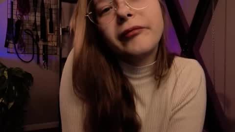 Snapshot of cassiecool chatting on 11-27-25, 01:02 assie online show from 11-27-25, 01:02