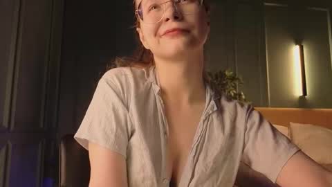 Snapshot of cassiecool chatting on 12-03-25, 12:47 assie online show from 12-03-25, 12:47