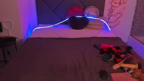 Snapshot of cassieevanss chatting on 06-15-26, 05:42 Cassie online show from 06-15-26, 05:42